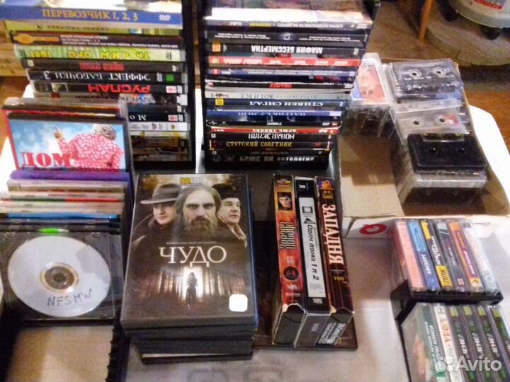 Видеотека (видеодиски и видеокассеты)