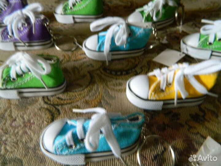 Брелки - кеды (см.фото)