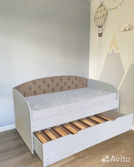 Кровать с дополнительным спальным местом