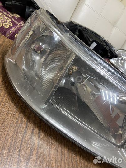 Фара правая Volkswagen Transporter T5 03-09 дорест