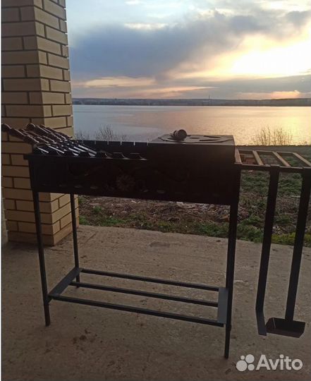 Комплект Мангал хит + 6 шампуров с дер ручкой