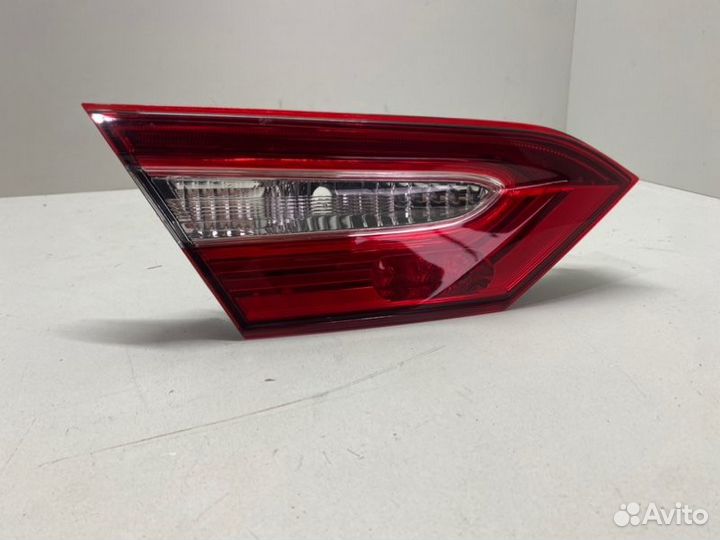 Фонарь внутренний задний левый Toyota Camry