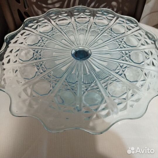 Тортница на ножке СССР голубое стекло. Неман