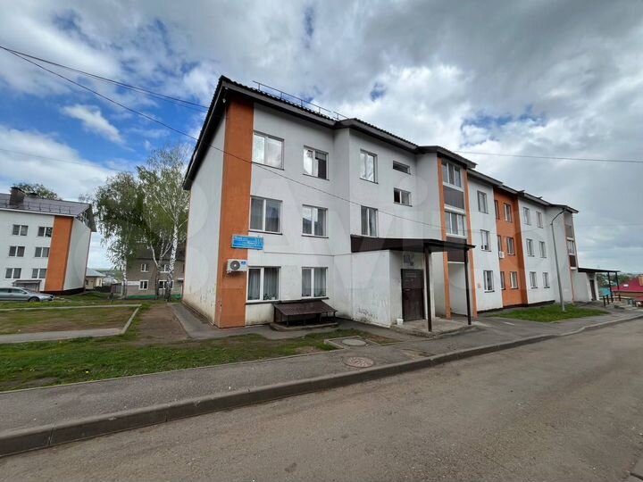 2-к. квартира, 53 м², 1/3 эт.