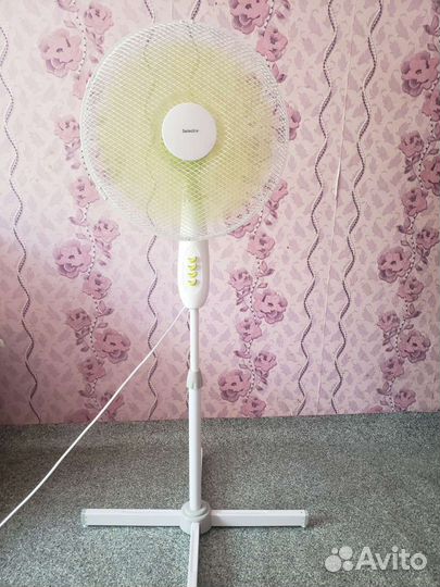 Вентилятор напольный с изменемым углом обдува