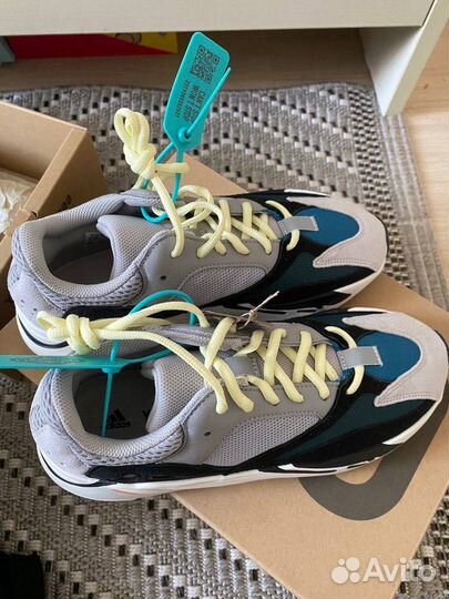 Yeezy boost 700