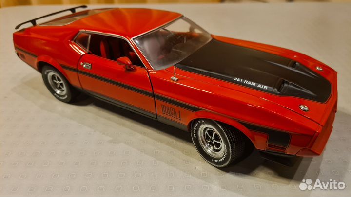 Коллекционная модель 1/18