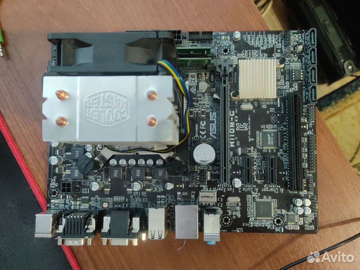 Материнская плата с процессором и памятью