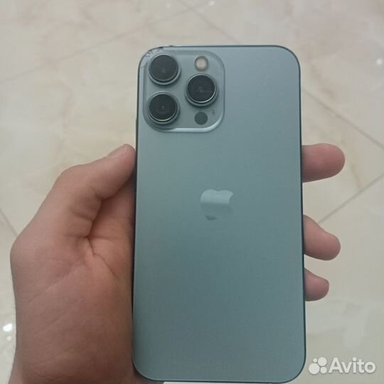 Телефон iPhone xr в корпусе 13
