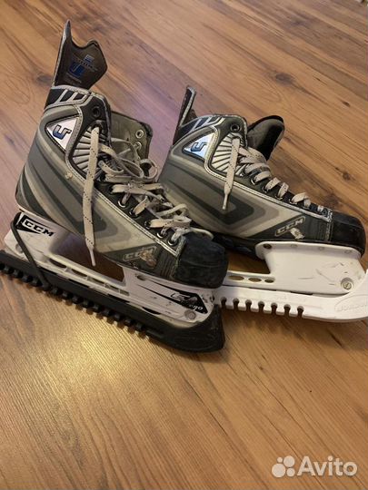 Коньки хоккейный ccm u+