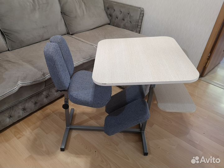 Школьная парта и стул