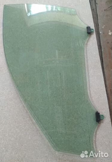 Стекло боковое Тойота Камри 40 водительское