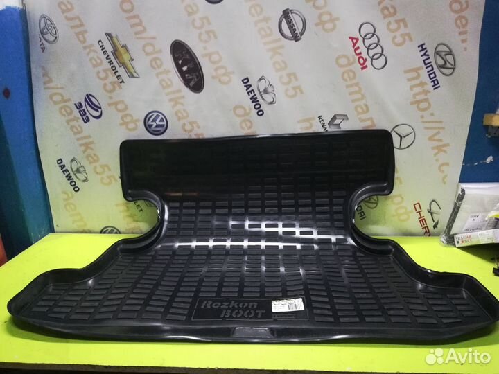 Коврик в багажник новый шевролет нива 2131 4х4