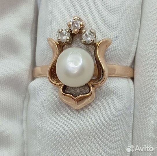 Золотое кольцо с камнем 18,5р