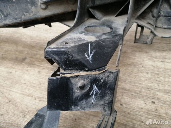 Передняя панель 4M51-8B041-AD Ford Focus