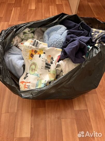 Отдам пакет вещей