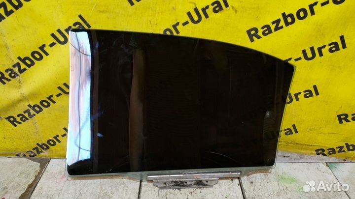 Стекло двери заднее правое Тойота Авенсис