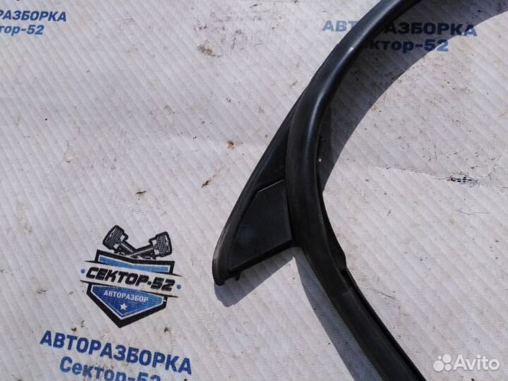 Уплотнитель двери передний правый Mazda 3 BL