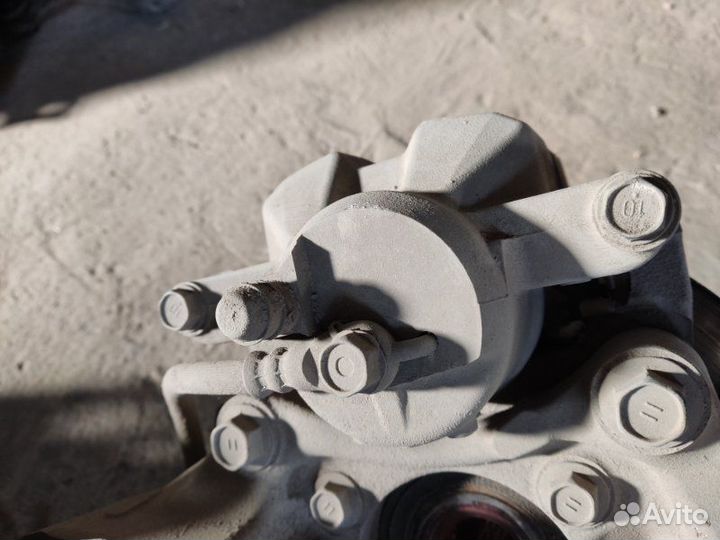 Суппорт тормозной передний левый Toyota Prius