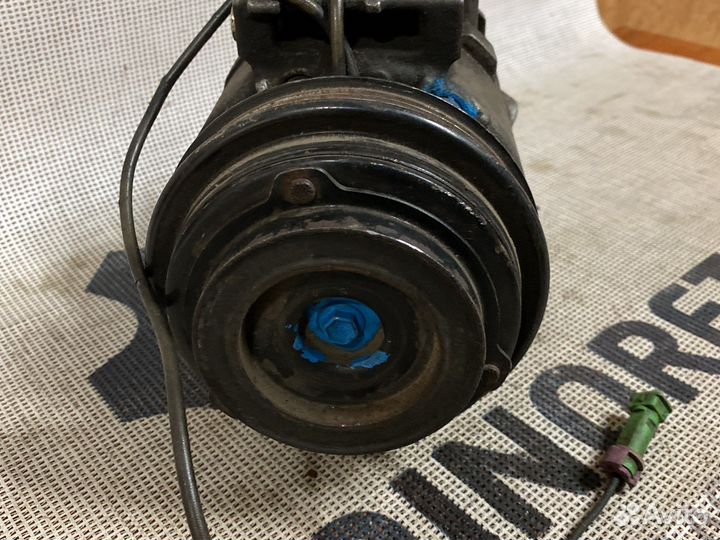 Компрессор кондиционера Audi 4D0260805C