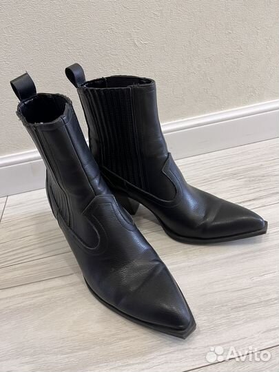 Ботильоны казаки 39 pull&bear