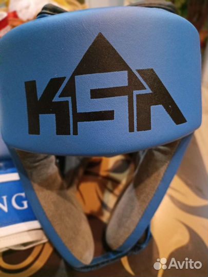 Детский шлем защитный и перчатки