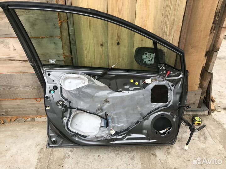 Дверь Honda Insight