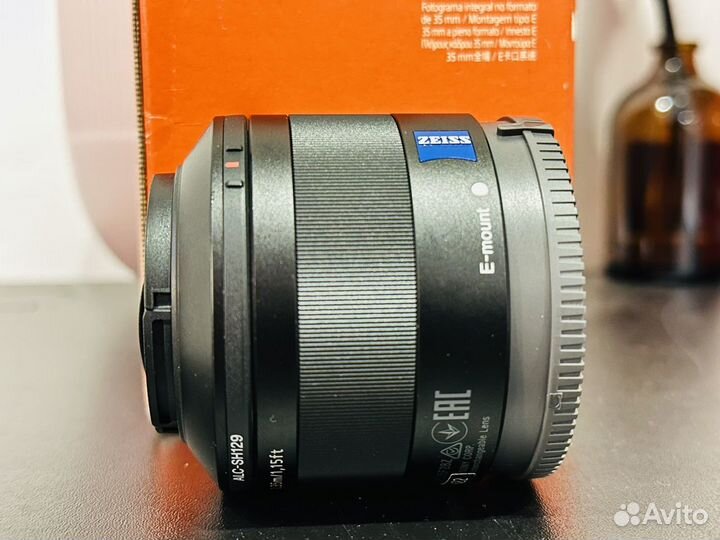 Объектив Sony Carl Zeiss Sonnar T* 35mm f/2.8 ZA