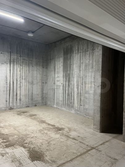 Машиноместо, > 30 м²