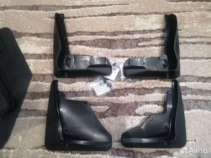 Комплект брызговиков Toyota Camry V70