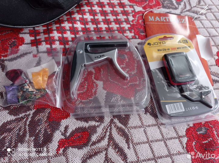 Акустическая гитара