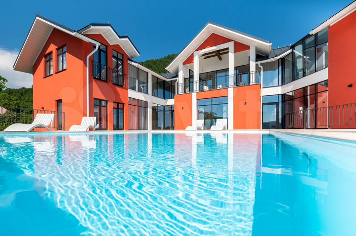 Коттедж 750 м² на участке 12 сот.