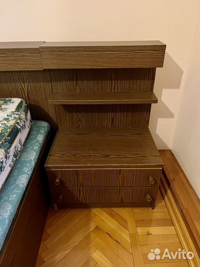 Спальный гарнитур +матрас