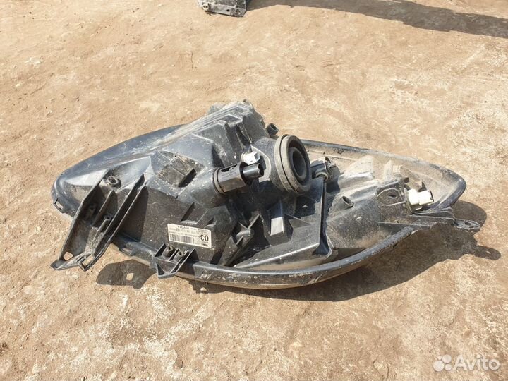 Фара левая Toyota Yaris Тойота Ярис 2005-2011г.в