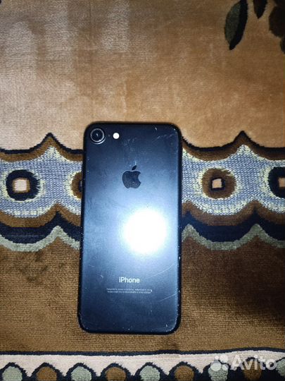 Телефон iPhone 7