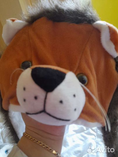 Тигренок,волк-шапки новогодние