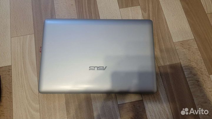 Нетбук asus 1215b
