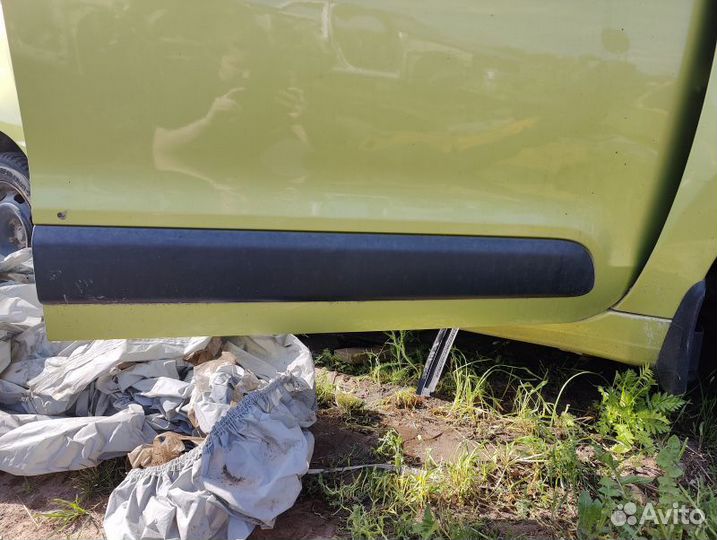 Дверь передняя правая Citroen C3 Picasso