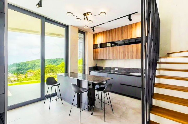 2-к. квартира, 72 м², 3/5 эт.