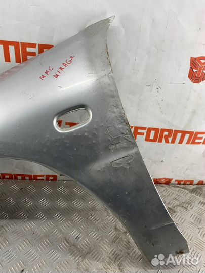 Крыло переднее левое Митсубиши Мираж 1993