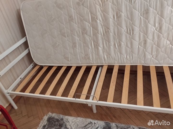 Кровать с матрасом