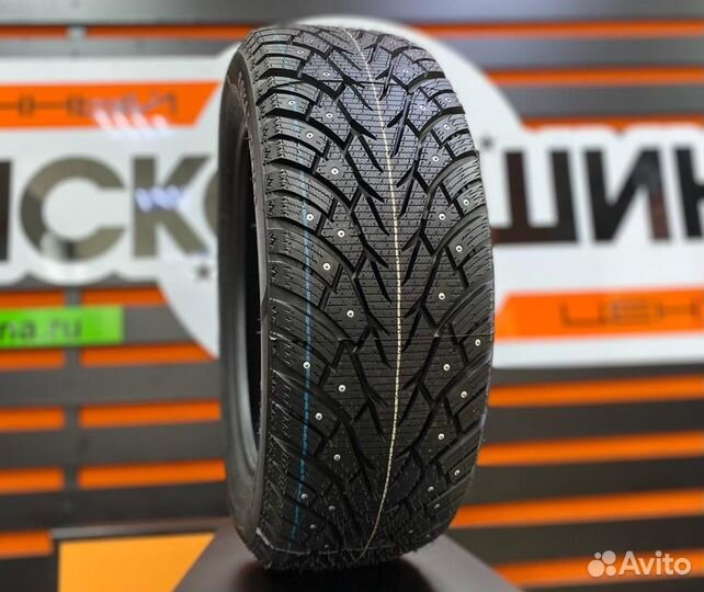Royal Black Royal Stud 235/70 R16