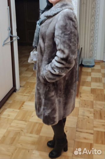 Шуба из цегейки со вставками каракуля