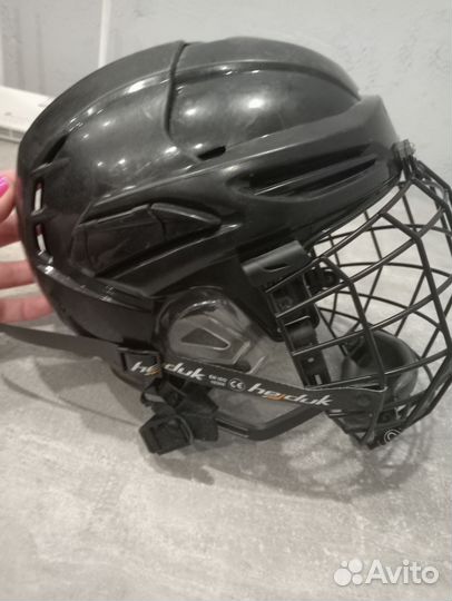 Хоккейный шлем