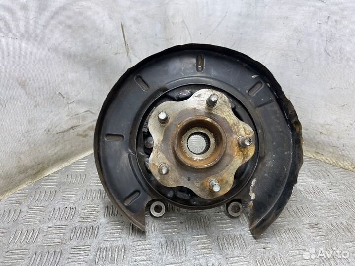 Щит опорный задний правый Nissan X-Trail T30