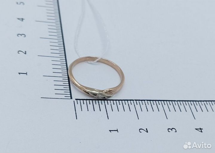 Золотое кольцо с бриллиантом 16,5р