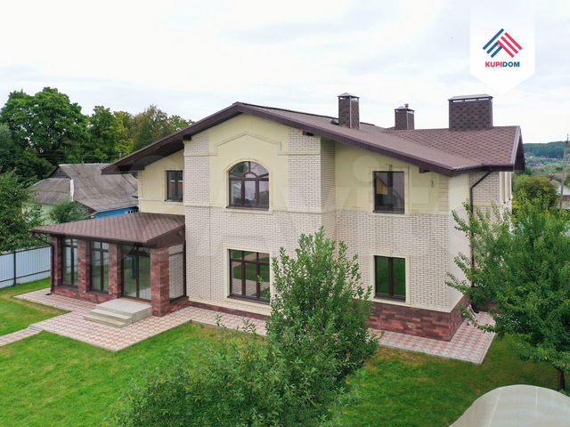 Коттедж 320 м² на участке 18 сот.