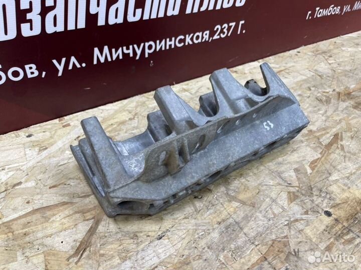 Кронштейн впускного коллектора Renault Logan