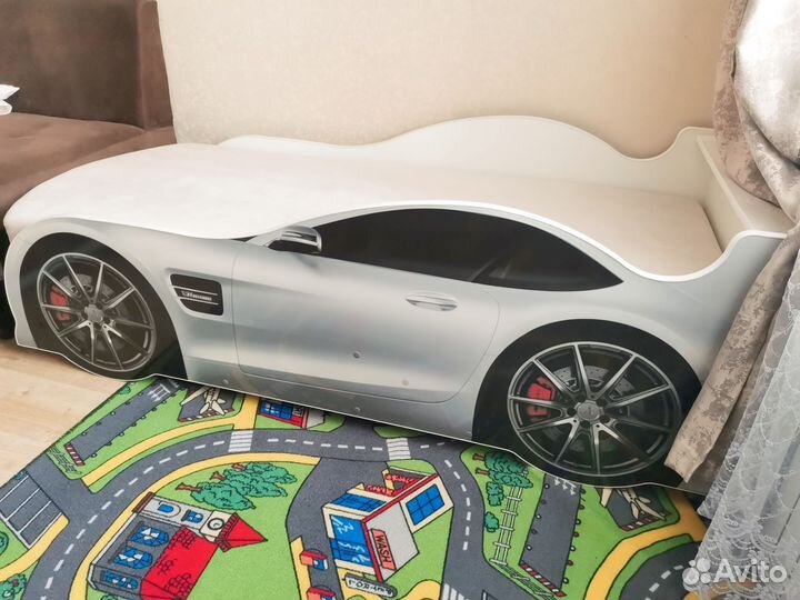 Детская кровать машина