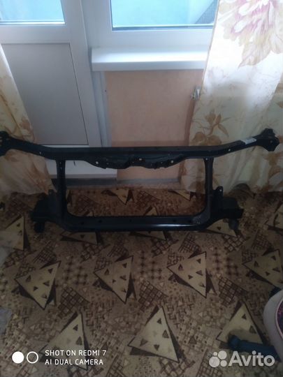Рамка радиатора(телевизор) toyota Авенсис 2000г
